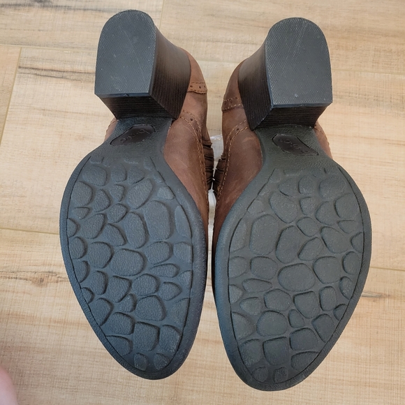 BOC Born Jenifer Heeled Booties Tan/Teak Size 10 - Picture 8 of 9